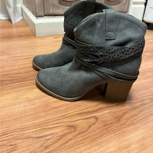 Ankle boots. Size 7